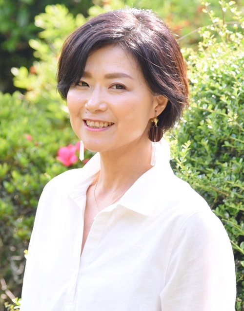 與那原慶子